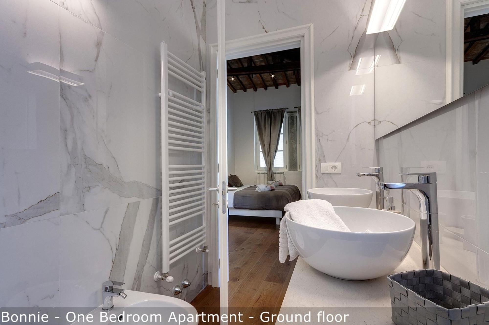 Bonnie - Clyde - Marvin Apartments By Mamo Florence Bilik gambar